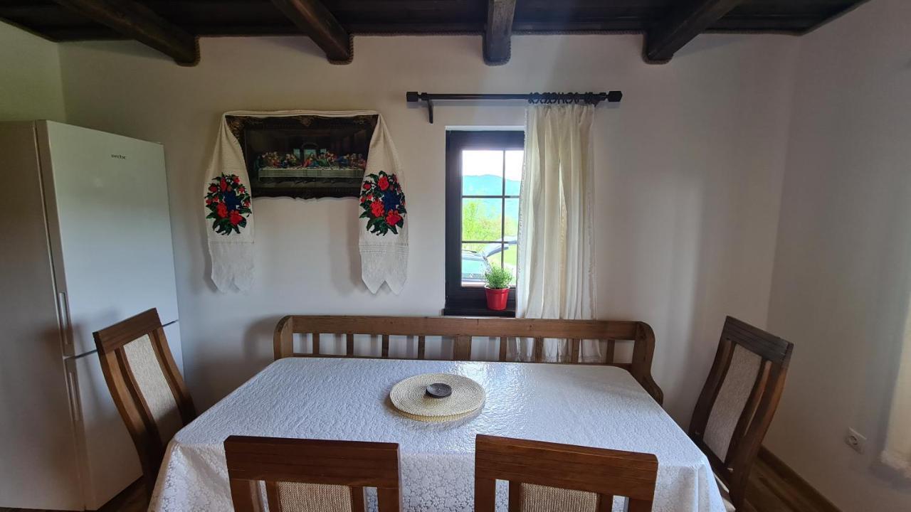 Casa Bunicilor Din Oncesti Villa Екстериор снимка