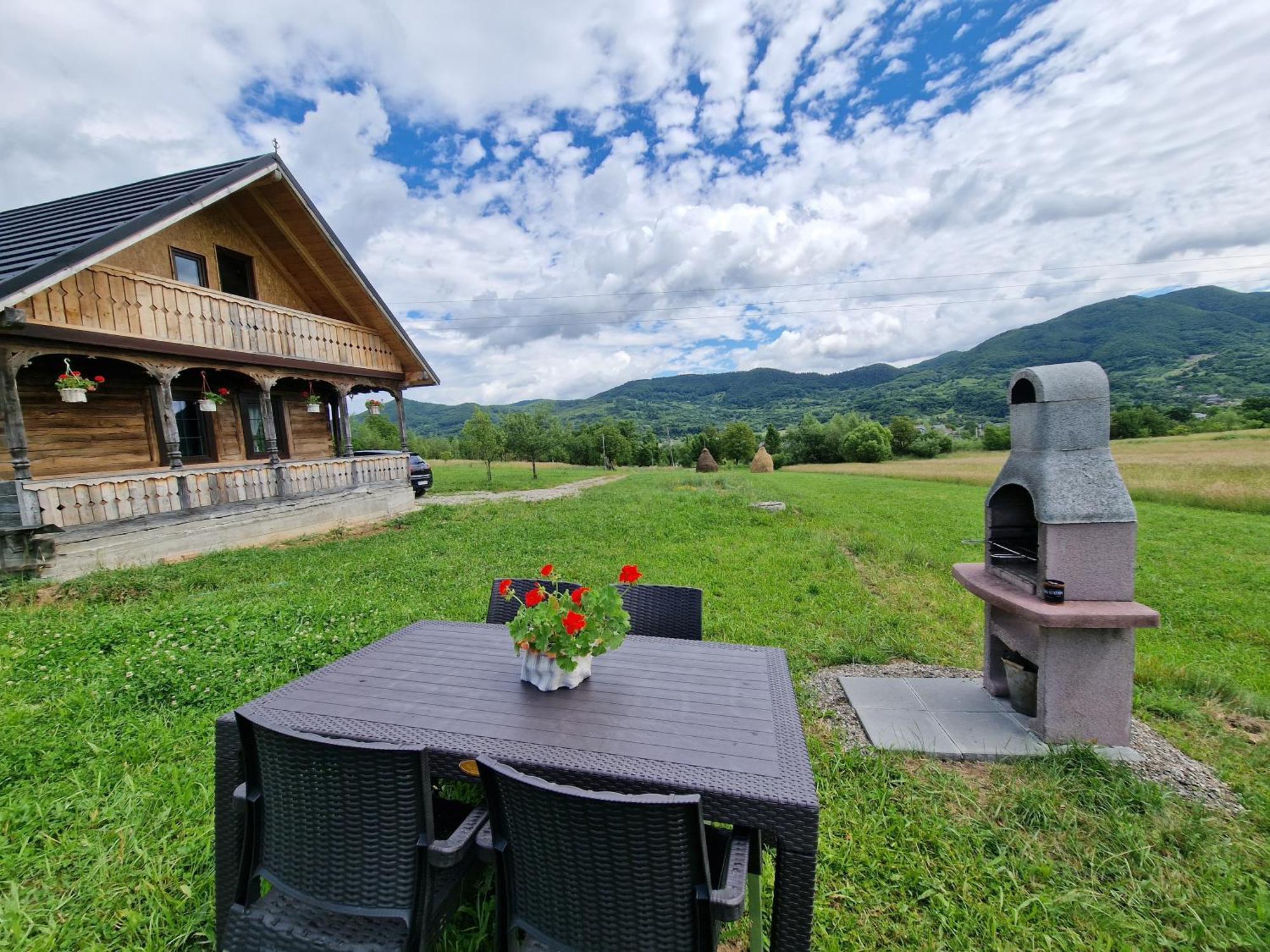 Casa Bunicilor Din Oncesti Villa Екстериор снимка